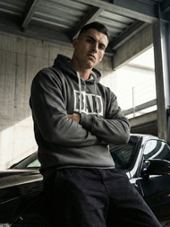 Vīriešu džemperis ar kapuci grafīta OZONEE JS/65B3909/5Z